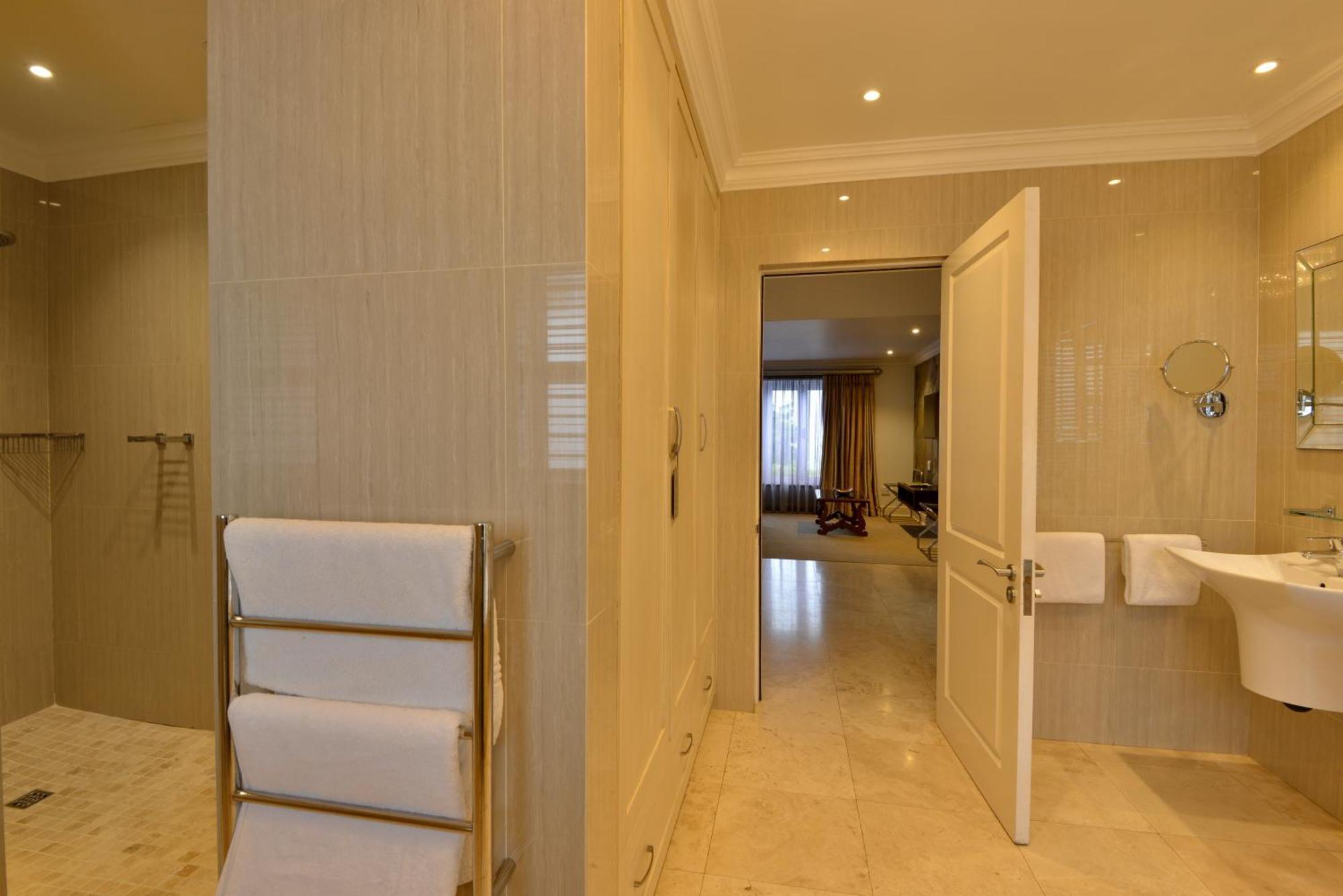 วาล ดู ชารอน โค้ช เฮาส์ Hotel เวลลิงตัน ภายนอก รูปภาพ